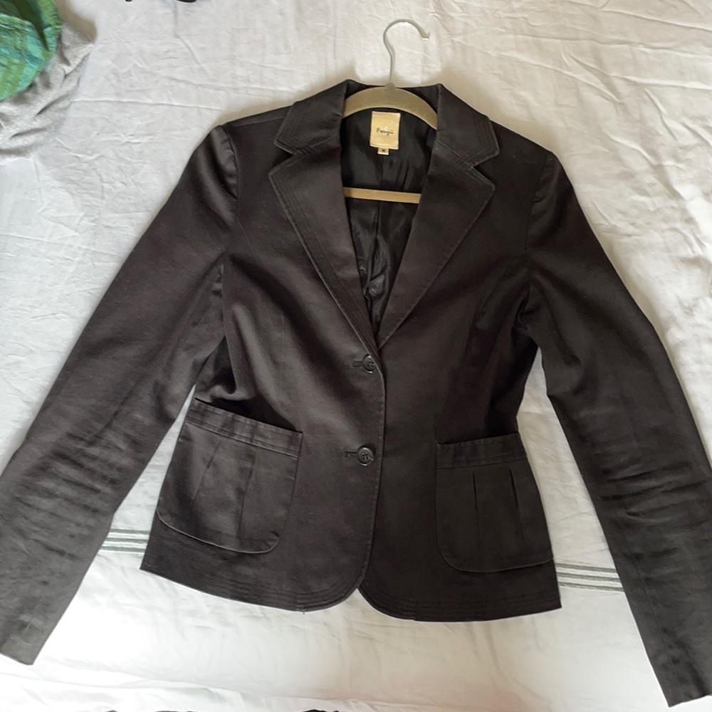 Black cotton blazer with 2 button front, 2 open pockets